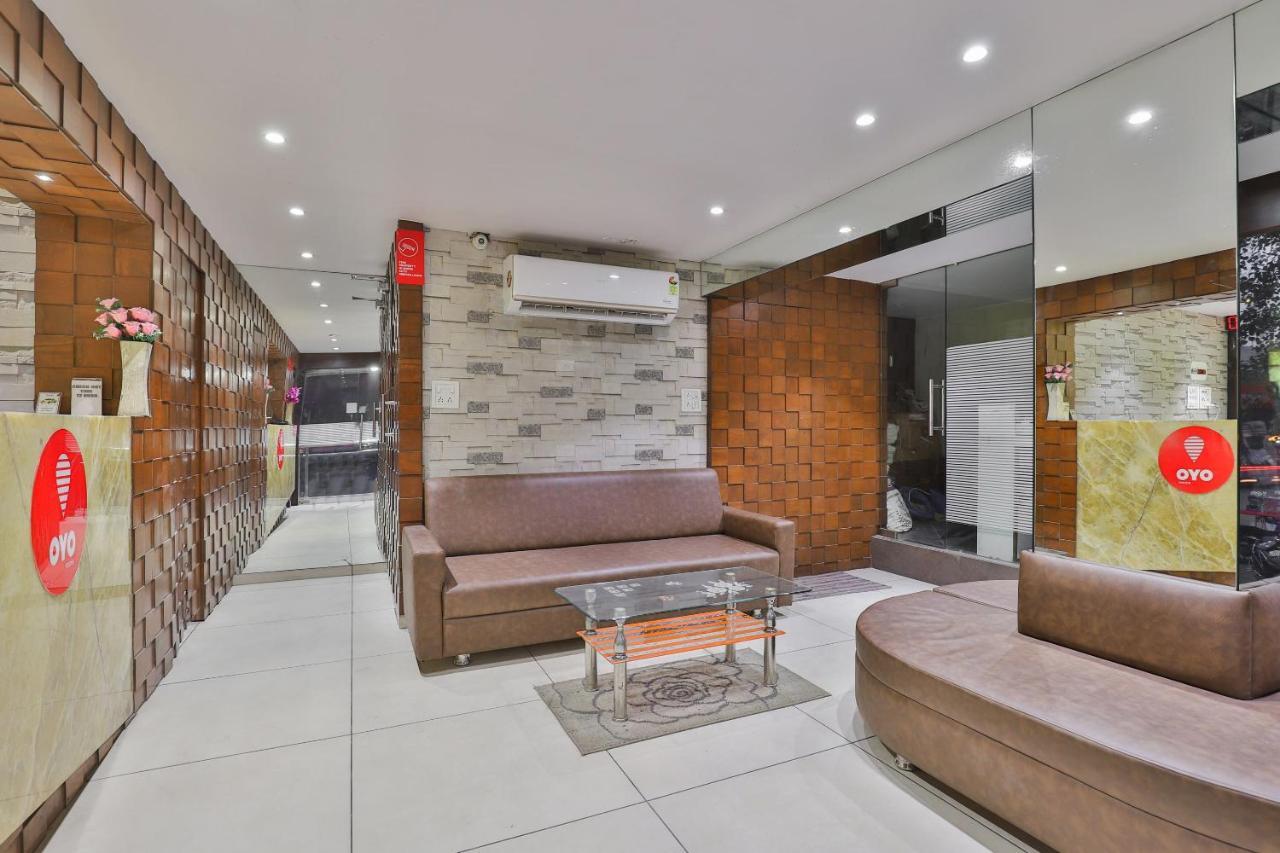 Oyo 1389 Hotel Relax Inn Сурат Екстериор снимка