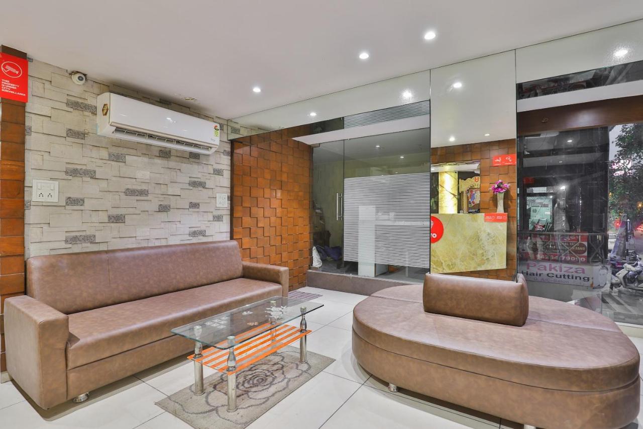 Oyo 1389 Hotel Relax Inn Сурат Екстериор снимка